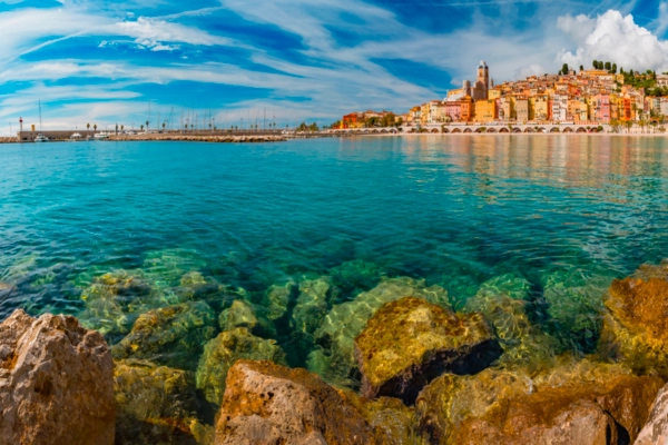 Les eaux cristallines de la Méditerranée